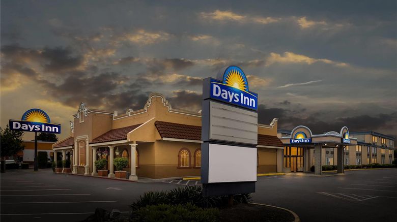 <b>Days Inn Mt. Vernon Exterior</b>. Images powered by <a href="https://iceportal.shijigroup.com/" title="IcePortal" target="_blank">IcePortal</a>.
