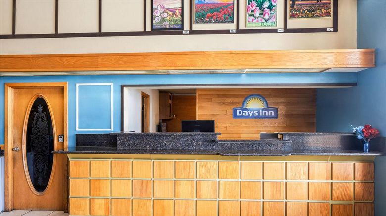 <b>Days Inn Mt. Vernon Lobby</b>. Images powered by <a href="https://iceportal.shijigroup.com/" title="IcePortal" target="_blank">IcePortal</a>.