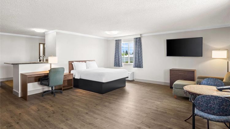 Days Inn Mt. Vernon Suite