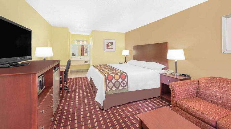 Super 8 Kerrville Room