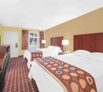Super 8 Kerrville Room