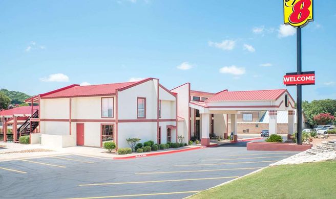 Super 8 Kerrville Exterior