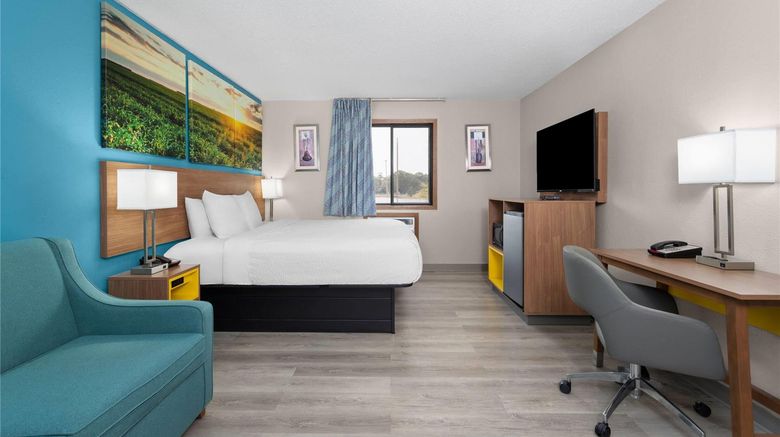 <b>Days Inn Austin Suite</b>. Images powered by <a href="https://iceportal.shijigroup.com/" title="IcePortal" target="_blank">IcePortal</a>.