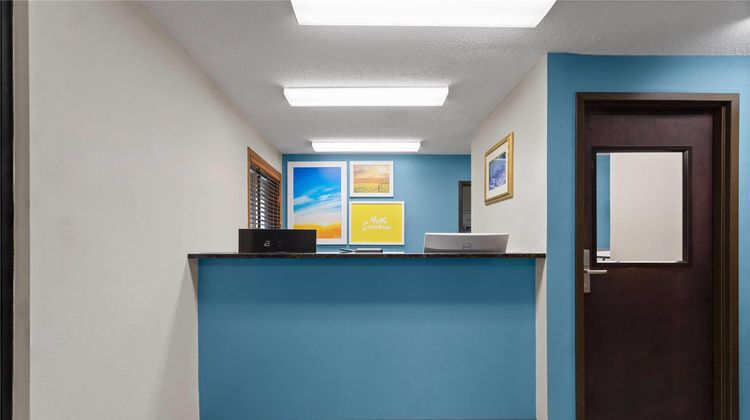 Days Inn Austin Lobby