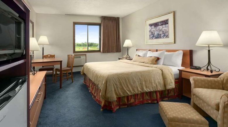 <b>Days Inn Willmar Room</b>. Images powered by <a href="https://iceportal.shijigroup.com/" title="IcePortal" target="_blank">IcePortal</a>.