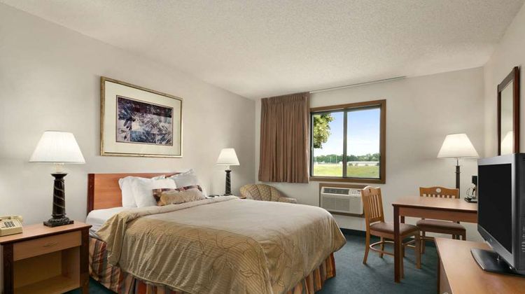 Days Inn Willmar Room