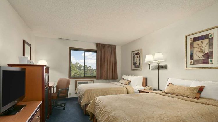 Days Inn Willmar Room