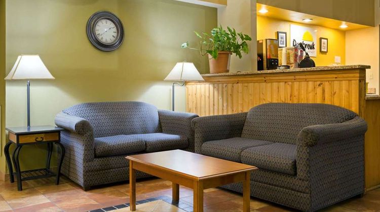 Days Inn Clinton Lobby