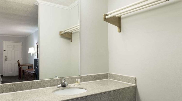 Days Inn Clinton Room