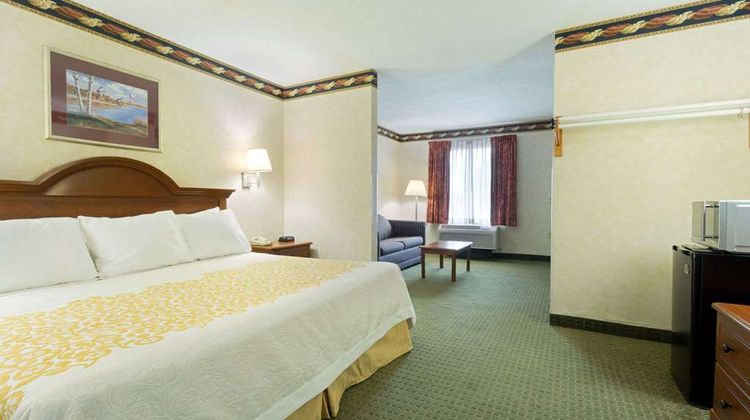 Days Inn Clinton Suite