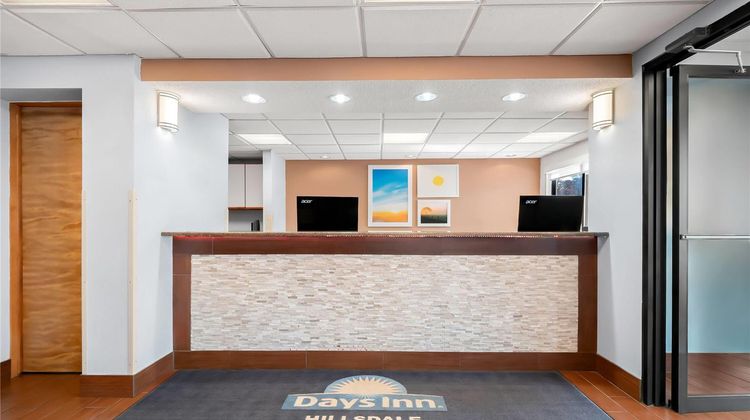 Days Inn Hillsdale Lobby