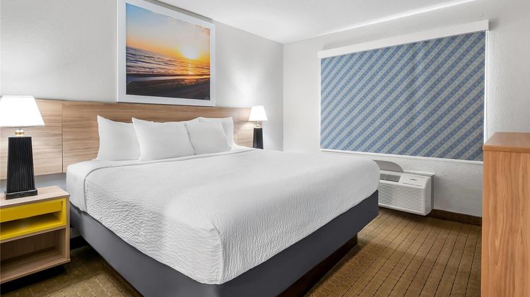 Days Inn Hillsdale Suite