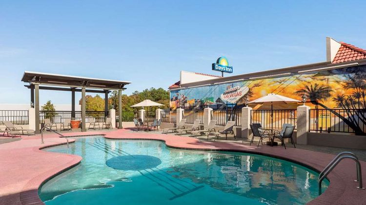 Days Inn Memphis at Graceland Pool