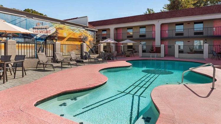 Days Inn Memphis at Graceland Pool