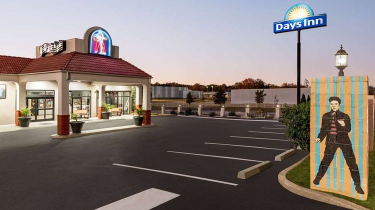 Days Inn Memphis at Graceland Exterior