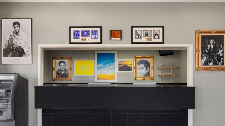 Days Inn Memphis at Graceland Lobby