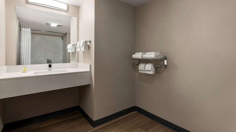Days Inn Memphis at Graceland Room