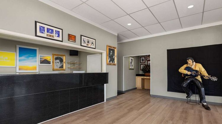 Days Inn Memphis at Graceland Lobby