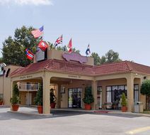 Days Inn Memphis at Graceland Exterior