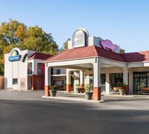 Days Inn Memphis at Graceland Exterior