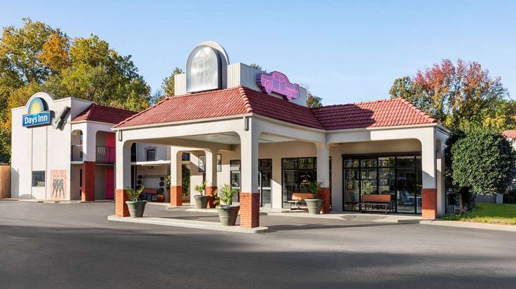 Days Inn Memphis at Graceland Exterior