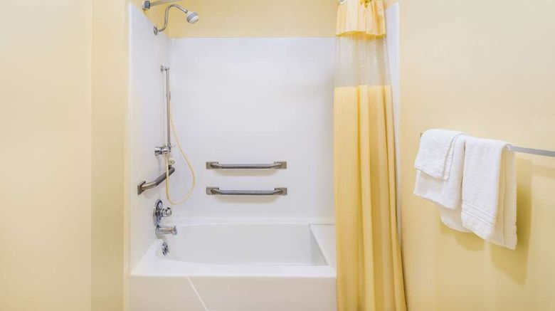 <b>Days Inn Statesville Room</b>. Images powered by <a href="https://iceportal.shijigroup.com/" title="IcePortal" target="_blank">IcePortal</a>.