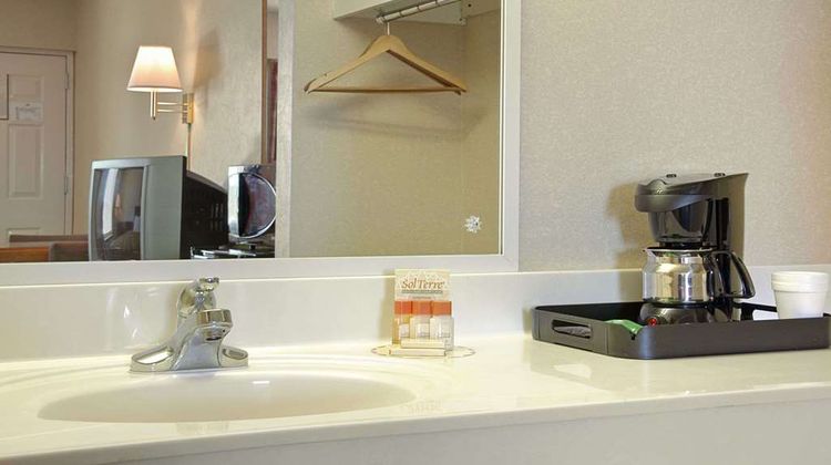 Days Inn Apple Valley Sevierville Room