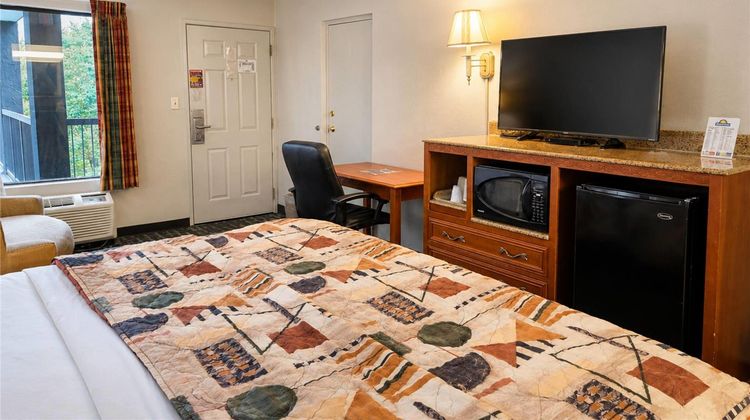 Days Inn Apple Valley Sevierville Room