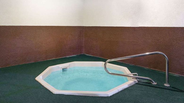 <b>Days Inn Bishop Pool</b>. Images powered by <a href="https://iceportal.shijigroup.com/" title="IcePortal" target="_blank">IcePortal</a>.