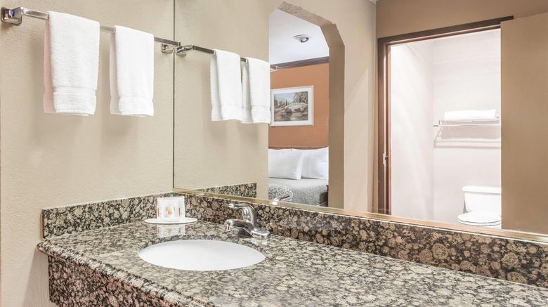 <b>Days Inn Bishop Room</b>. Images powered by <a href="https://iceportal.shijigroup.com/" title="IcePortal" target="_blank">IcePortal</a>.