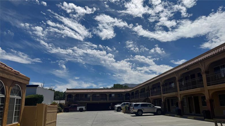 <b>Days Inn Bishop Exterior</b>. Images powered by <a href="https://iceportal.shijigroup.com/" title="IcePortal" target="_blank">IcePortal</a>.