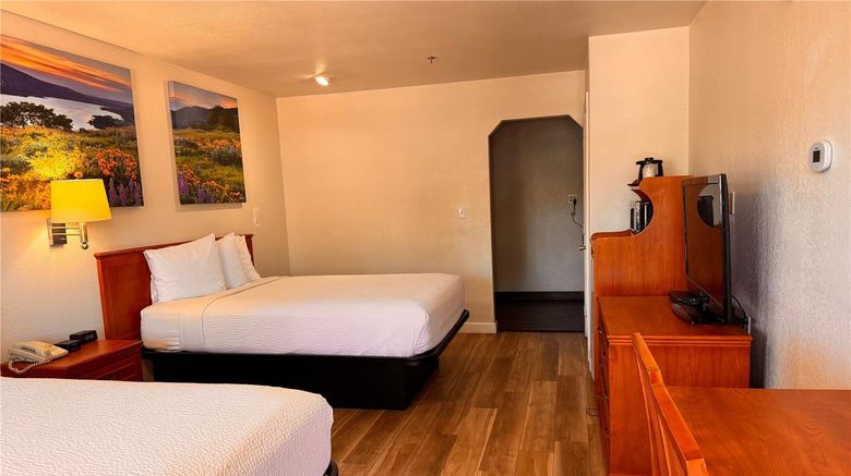 <b>Days Inn Bishop Room</b>. Images powered by <a href="https://iceportal.shijigroup.com/" title="IcePortal" target="_blank">IcePortal</a>.