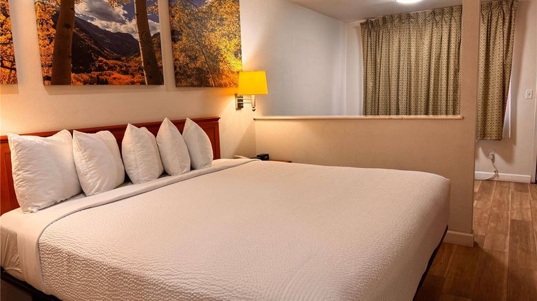 <b>Days Inn Bishop Room</b>. Images powered by <a href="https://iceportal.shijigroup.com/" title="IcePortal" target="_blank">IcePortal</a>.