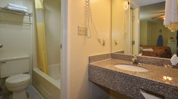 Days Inn Southern Hills/ORU Room