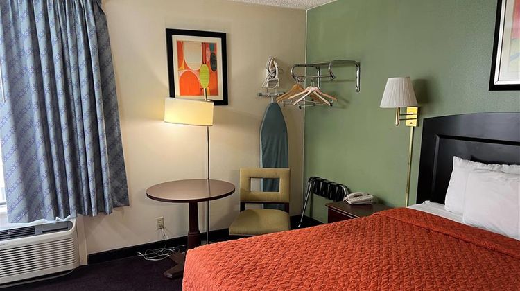 Days Inn Southern Hills/ORU Room