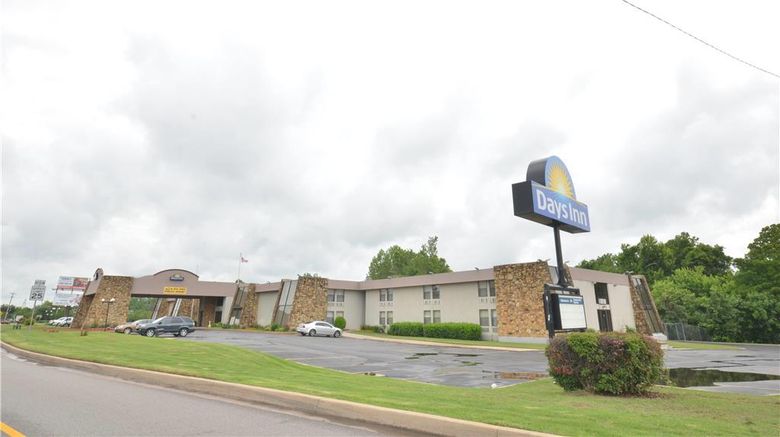 <b>Days Inn Southern Hills/ORU Exterior</b>. Images powered by <a href="https://iceportal.shijigroup.com/" title="IcePortal" target="_blank">IcePortal</a>.