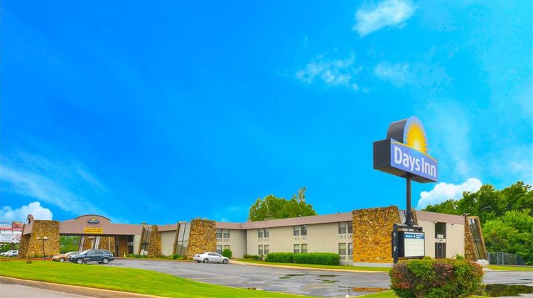 Days Inn Southern Hills/ORU Exterior