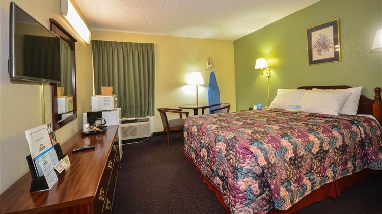Days Inn Southern Hills/ORU Room