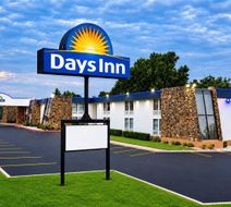 Days Inn Southern Hills/ORU Exterior