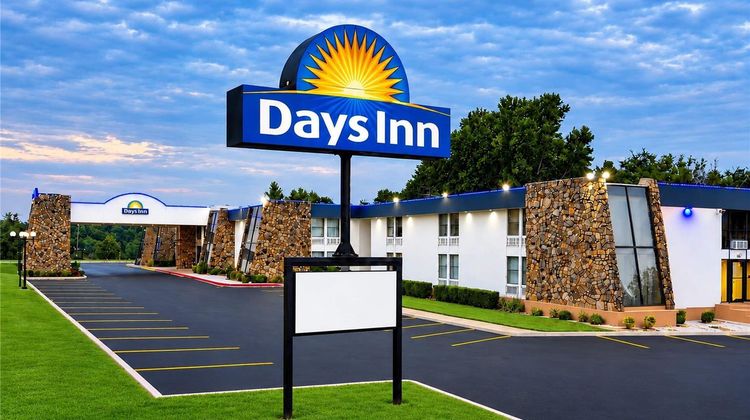 Days Inn Southern Hills/ORU Exterior