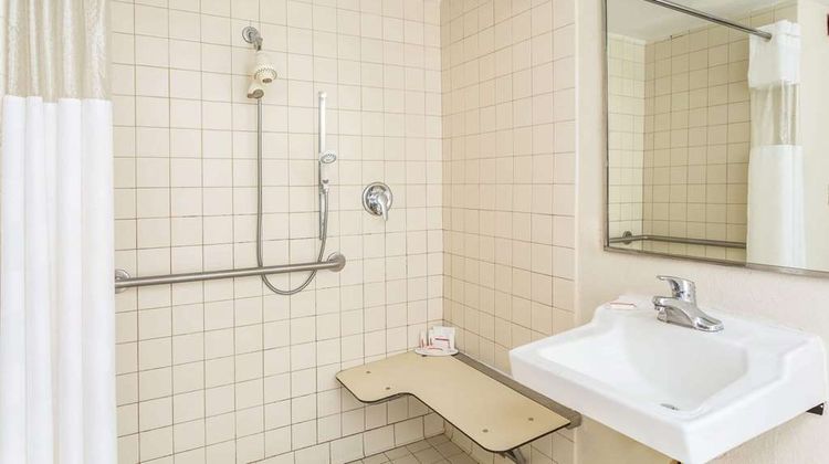 Ramada Luling Room