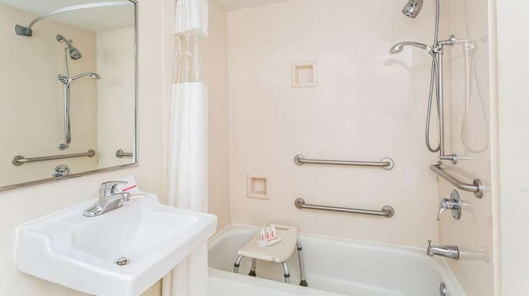 Ramada Luling Room