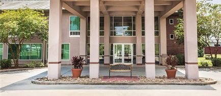Ramada Luling Exterior