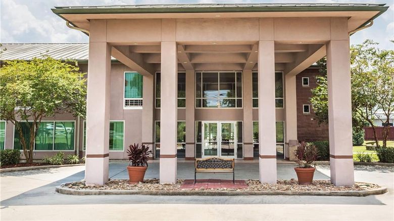 <b>Ramada Luling Exterior</b>. Images powered by <a href="https://iceportal.shijigroup.com/" title="IcePortal" target="_blank">IcePortal</a>.