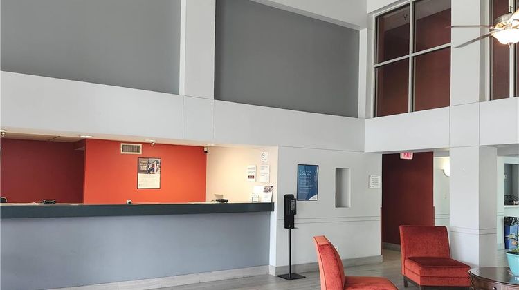 Ramada Luling Lobby