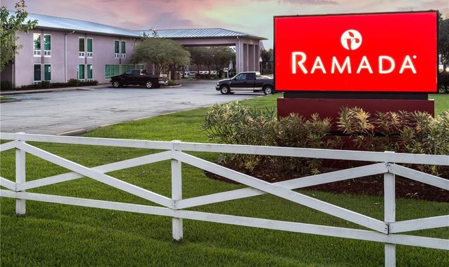 Ramada Luling Exterior