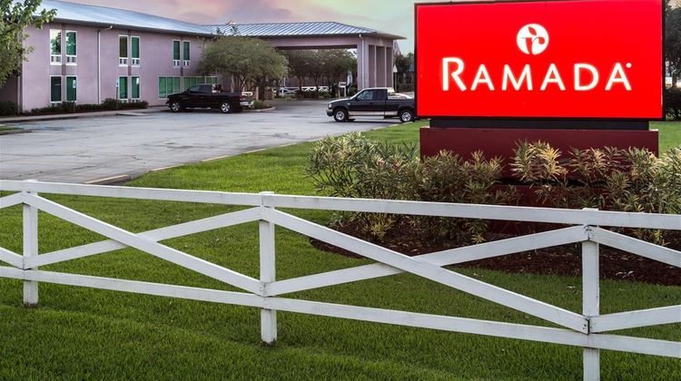 Ramada Luling Exterior