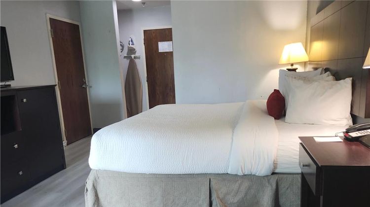 Ramada Luling Room