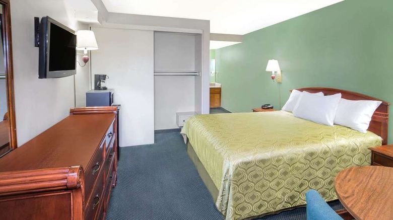 <b>Days Inn Ontario Airport Room</b>. Images powered by <a href="https://iceportal.shijigroup.com/" title="IcePortal" target="_blank">IcePortal</a>.