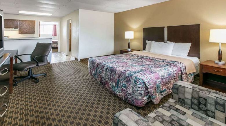 <b>Knights Inn Longview Suite</b>. Images powered by <a href="https://iceportal.shijigroup.com/" title="IcePortal" target="_blank">IcePortal</a>.